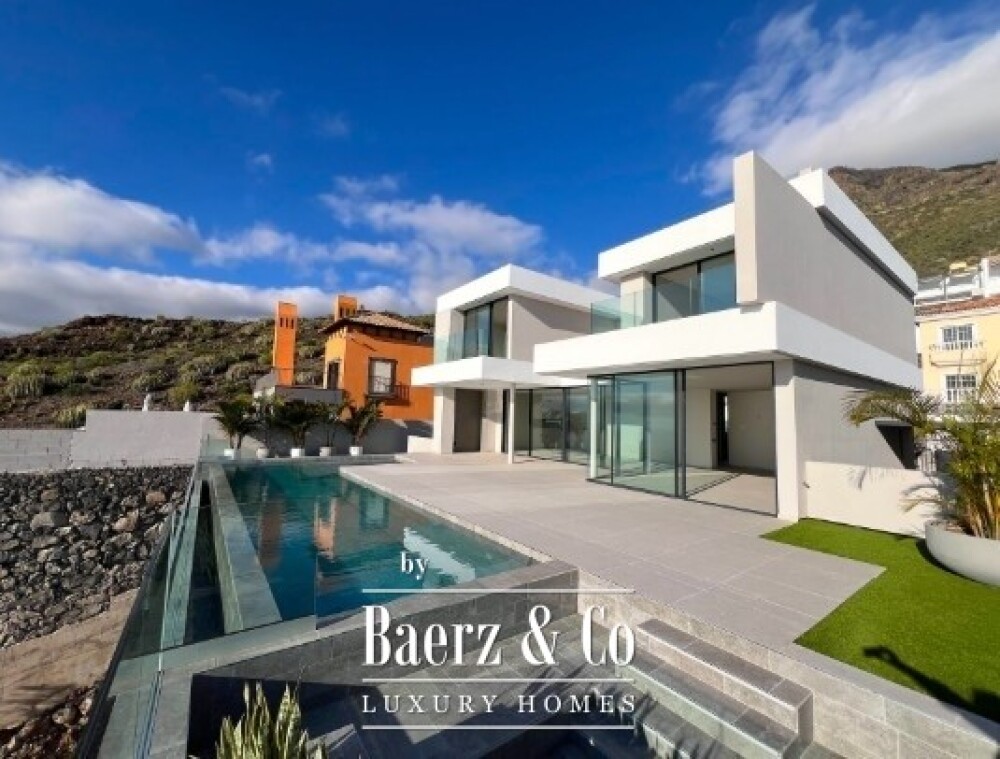 Exclusive contemporary villa with breathtaking views image