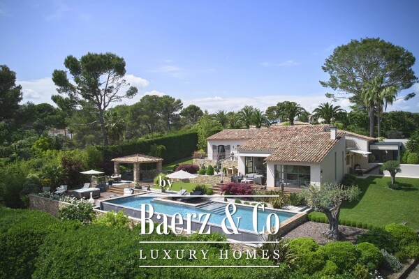 photo 6 Contemporary Provençal villa with a unique view