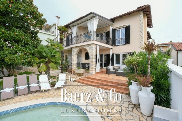 photo 3 Istria, Umag, beautiful house with pool, first row to the sea, NKP 430m2