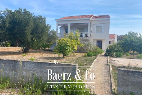 photo 1 Zadar, Ugljan/Muline, family house NKP 256 m2 by the sea on a plot of 1,600 m2