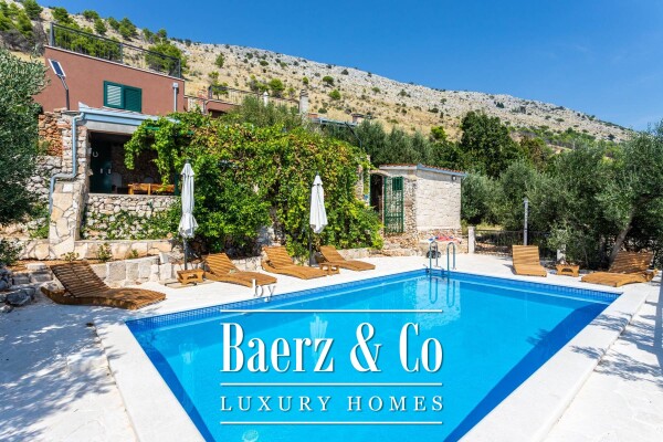 photo 3 Split, Jesenice, Beautiful authentic villa with a sea view