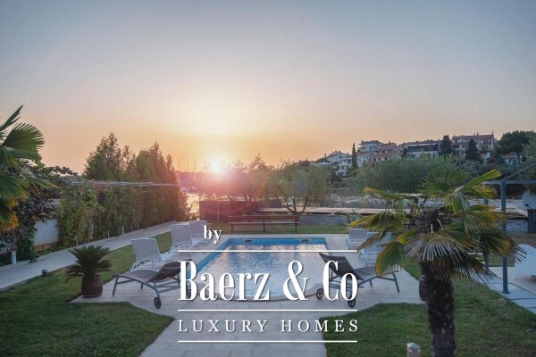 photo 16 Pula, beautiful villa with the best position - first row to the sea