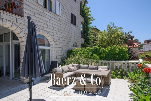 photo 13 Okrug Gornji, Beautiful house, second row to the sea