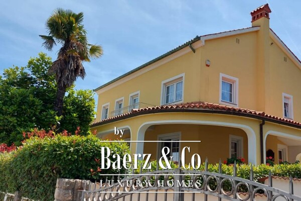 photo 1 Istria, Pješčana Uvala, villa with garden, first row to the sea