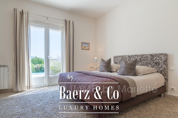 photo 12 In an estate with a swimming pool and tennis court, beautifu