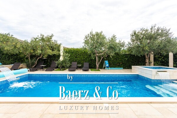 photo 42 Seget Donji, exceptional property with two buildings, swimming pool, jucuzzi and garden