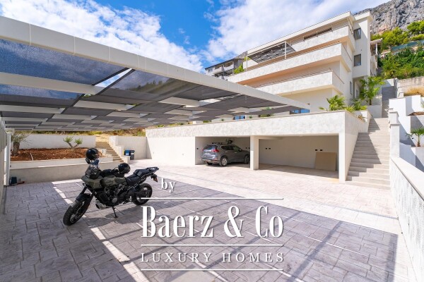 photo 8 Omiš, luxurious residential building with a swimming pool and a beautiful view of the sea