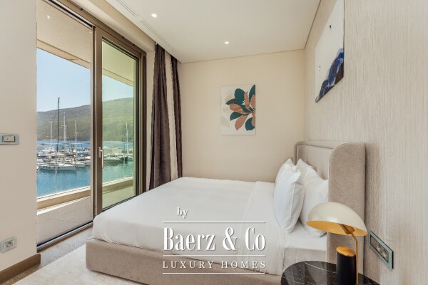 photo 19 Luxurious Three Bedroom Apartment with a Seaview