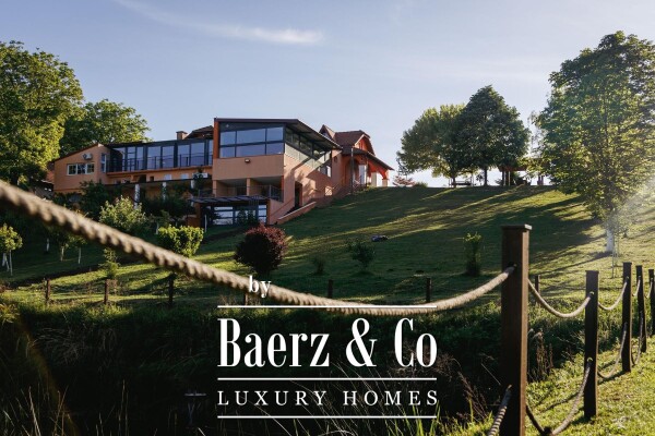 photo 2 Vinkovci, Marinci, Exclusive villa with swimming pool, GFA 558.64 m2, on a plot of land of 7270 m2