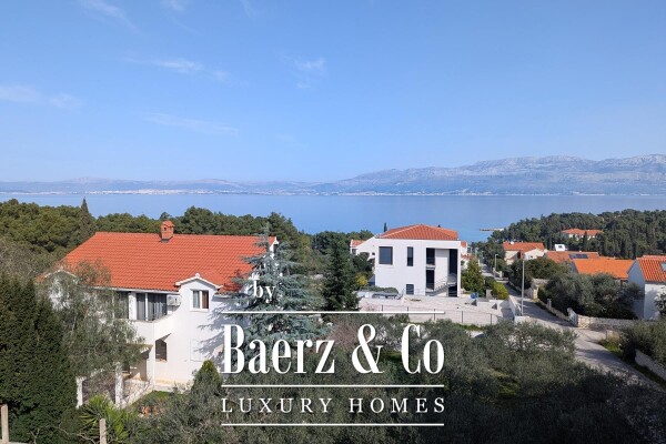 photo 19 Brač, Supetar, a house with a total area of 372 m² located on a plot of 411 m².