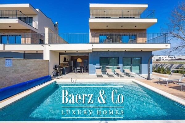 photo 13 Istria, Banjole, semi-detached villa first row to the sea 244 m² with a view of the Marina