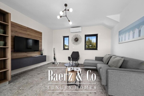 photo 22 Istria, Banjole, semi-detached villa first row to the sea 244 m² with a view of the Marina