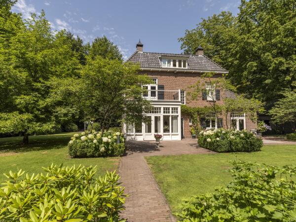 photo 36 Burgemeester de Manlaan 98