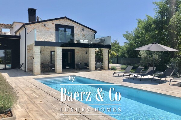 photo 1 Umag, beautiful istrian villa with sea view and building land of 1650 m2