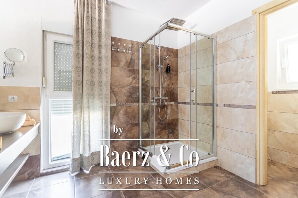 photo 17 Vis,  Attractive House with 311 m² of Living Space on a 2,027 m² Plot