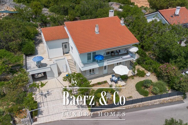 photo 1 Krk, house with three residential units and a large garden in the center