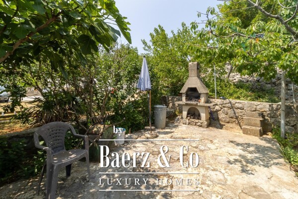 photo 6 Krk, house with three residential units and a large garden in the center