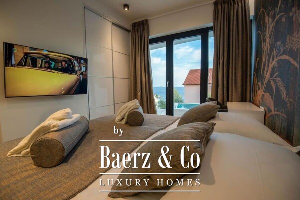 photo 22 Primošten, Bilo, beautiful villa with a swimming pool and sea view, tennis court