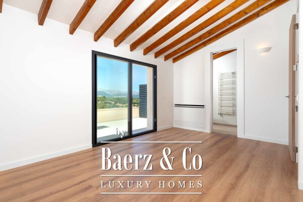 photo 10 Exquisite renovated townhouse with pool and mountain view