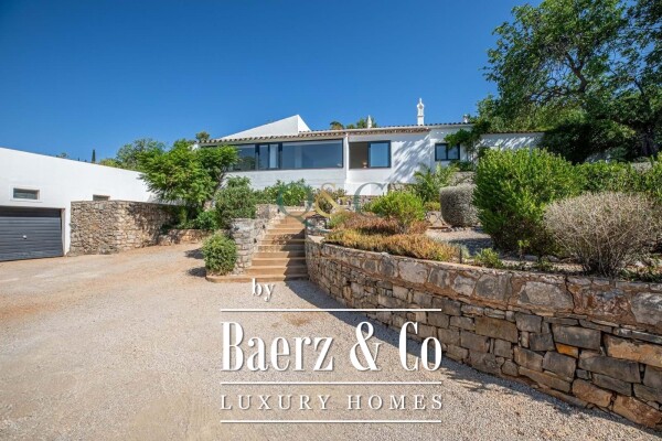 photo 1 Beautiful luxury home in Santa Bárbara de Nexe, Quinta das Raposeiras