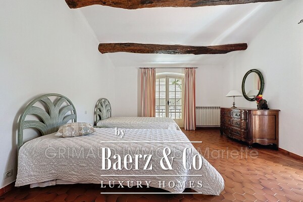 photo 11 Charming Provençal house with a view of the castle and swimm