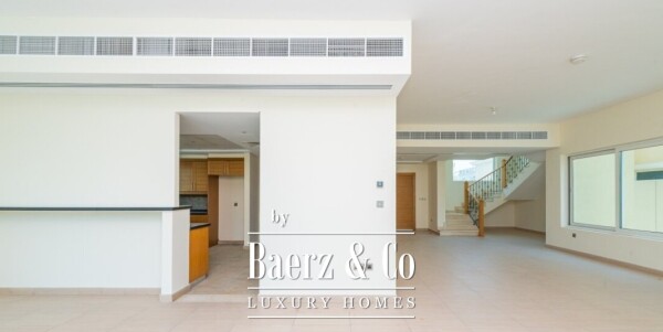 photo 4 Elegant 4-Bedroom Nova Villa for Sale in Jumeirah Park