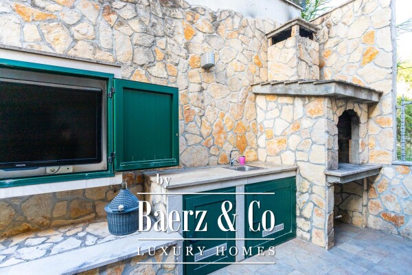 photo 14 Split, Pazdigrad – Spacious Two-Bedroom Apartment 142 m² with Garage and Landscaped Courtyard