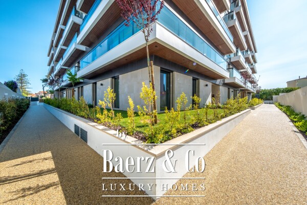 photo 2 4 bedroom flat with private garden, in Parede