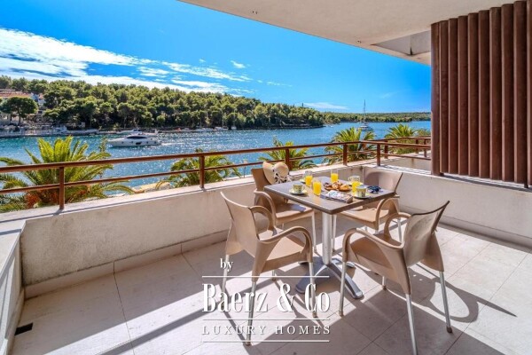 photo 3 Brač, Milna, house with six apartments, first row to the sea