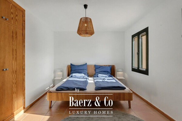 photo 11 Singular house with open sea views and private rooftop