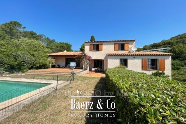 photo 2 house with sea view, renovation needed