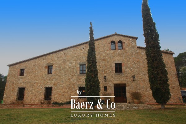 photo 2 Rustic charm and exclusivity just minutes from the Mediterranean.