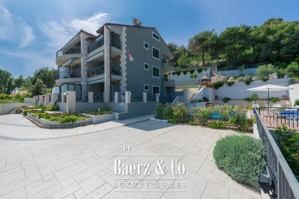 photo 2 Hvar, Milna - apartment house with a swimming pool, total area 1,044 m²