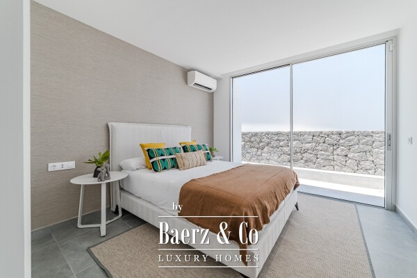 photo 11 Newly built beachfront villa in a residential area.