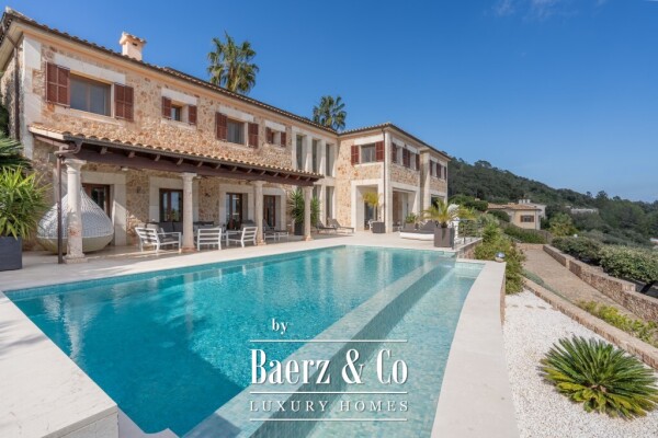 photo 3 Majestic 6-bedroom luxury villa with sea views and rental licence