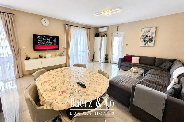 photo 10 Zadar, Rtina, house with swimming pool and three residential units, 200 m from the sea