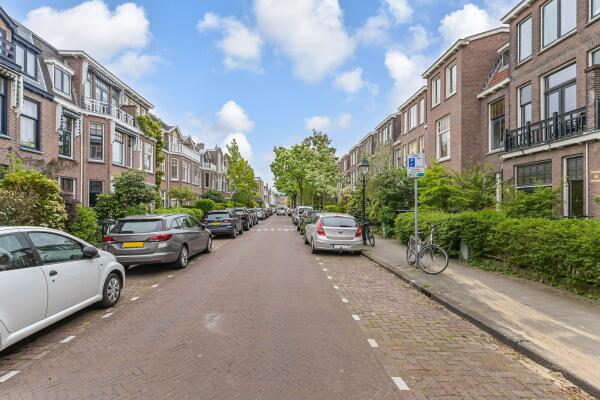 photo 24 Van Beverningkstraat 131 A